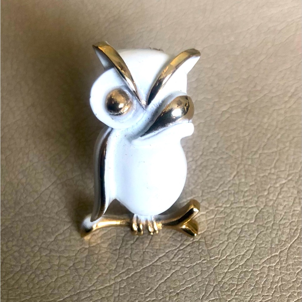 Owl Pin white and gold